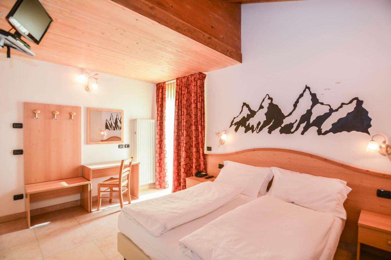 ALPieve Albergo Pieve Pieve Di Ledro Buitenkant foto